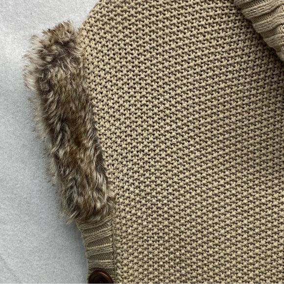 Aspen Kids Size M Tan Knit Turtleneck Poncho Sweater w/Buttons Faux Fur Trim - Picture 5 of 15